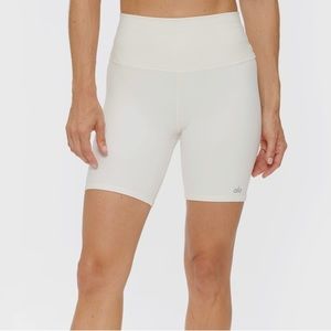 NWOT alo 7" High-Waist Biker Short - Ivory - size small